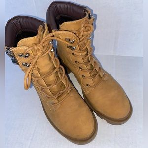 SEBBE | woman’s boots | size 6